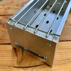 Spiedini Saté-bbq Bali 40 Mini - Kleine, Smalle Houtskoolbarbecue Met Horizontaal Rooster Voor Sate Of Andere Spiesjes - 40 Cm Lang, 11 Cm Breed, 14 Cm Hoog - Ideaal Voor Tuin- Of Open Haard, Of Balkon - Materiaal: Gealuminiseerd Ijzer -Keuken Benodigdheden Winkel 1200x1200 739