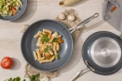 Swiss Pro+ - Koekenpannenset - 3 Delig - Keramisch - Inductie - Milieuvriendelijk - PFAS - PFOA Vrij - Sapphire Green -Keuken Benodigdheden Winkel 1200x799 2