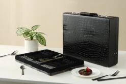 Swiss Pro+ Bestekset In Koffer-72 Delig-12 Persoons-Zwitsers Kwaliteit-Complete Set-100% Roestvrijstaal- Zwart 23 Swiss Pro+ Bestekset In Koffer-72 Delig-12 Persoons-Zwitsers Kwaliteit-Complete Set-100% Roestvrijstaal- Zwart -Keuken Benodigdheden Winkel 1200x799 42